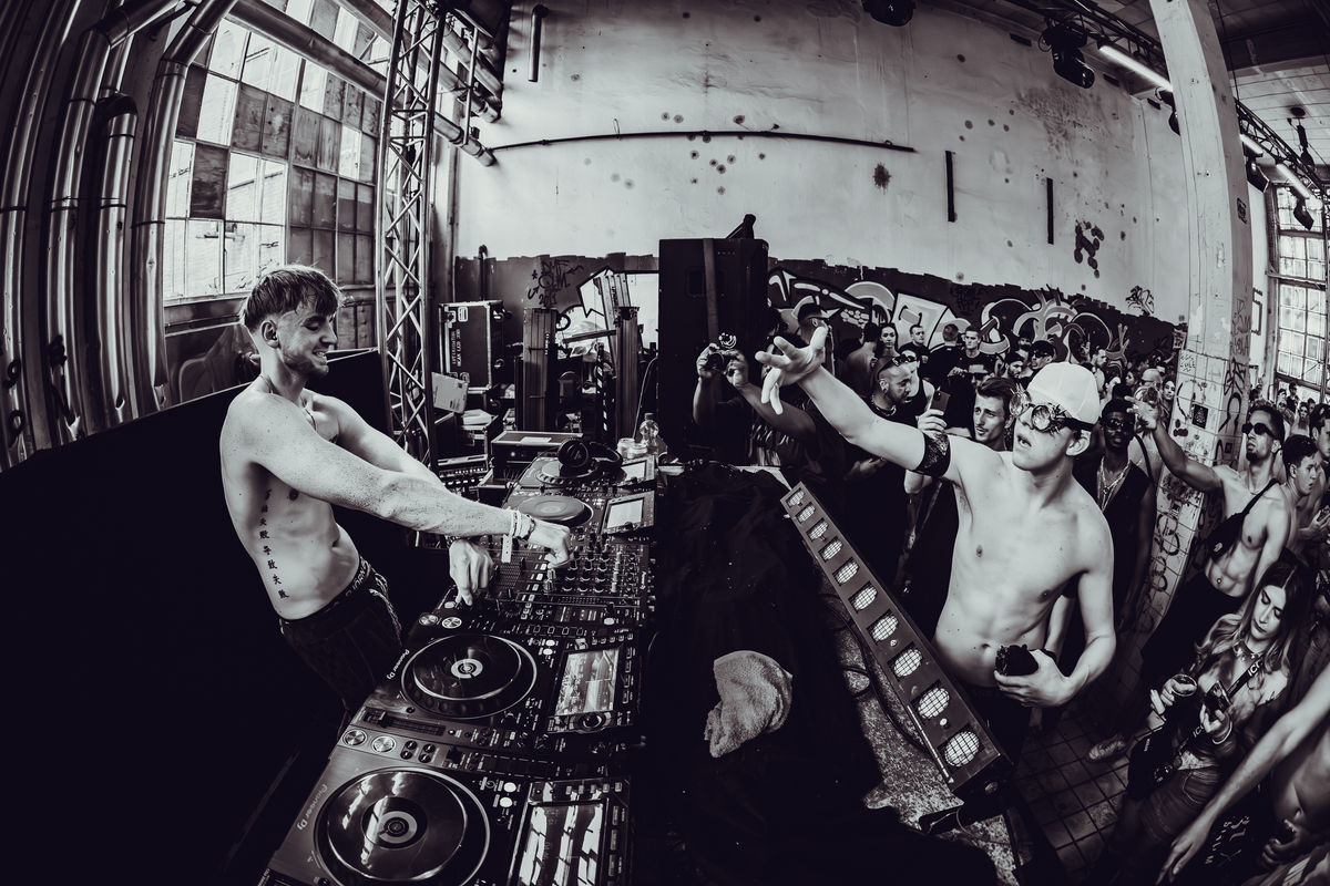 Loading... just a sec